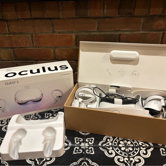 OCU LUS Quest 2 VR Headset Box - White